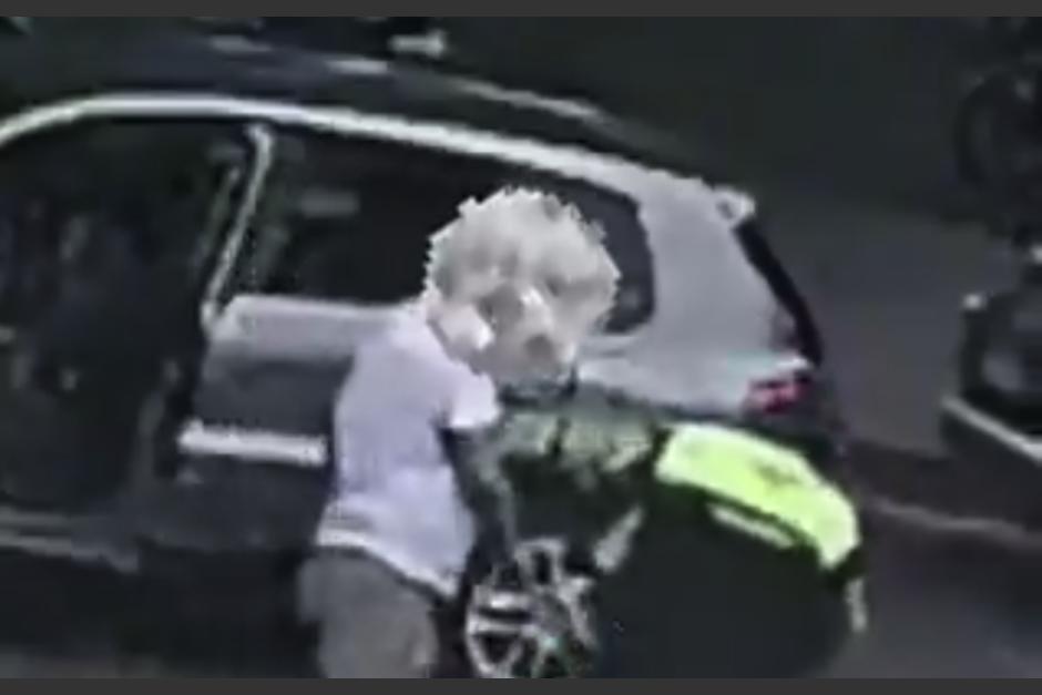 El ataque se produjo al impedir que manejara en vía contraria. (Foto: captura de video)