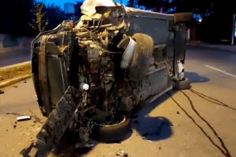 El vehículo quedó destruido tras el accidente. (Foto: captura de video)