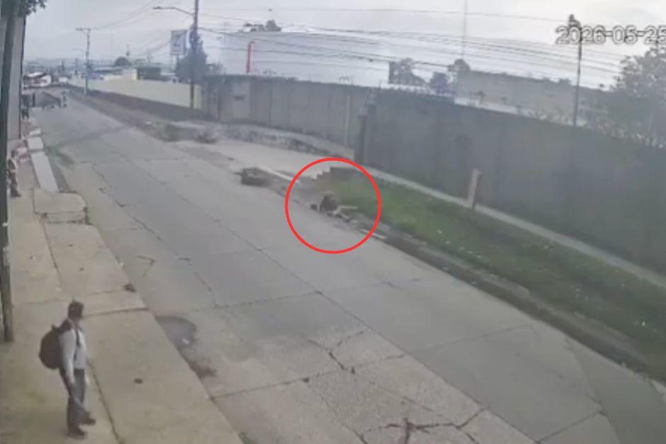 El accidente se suscitó este lunes en Villa Nueva. (Foto: Captura de video)