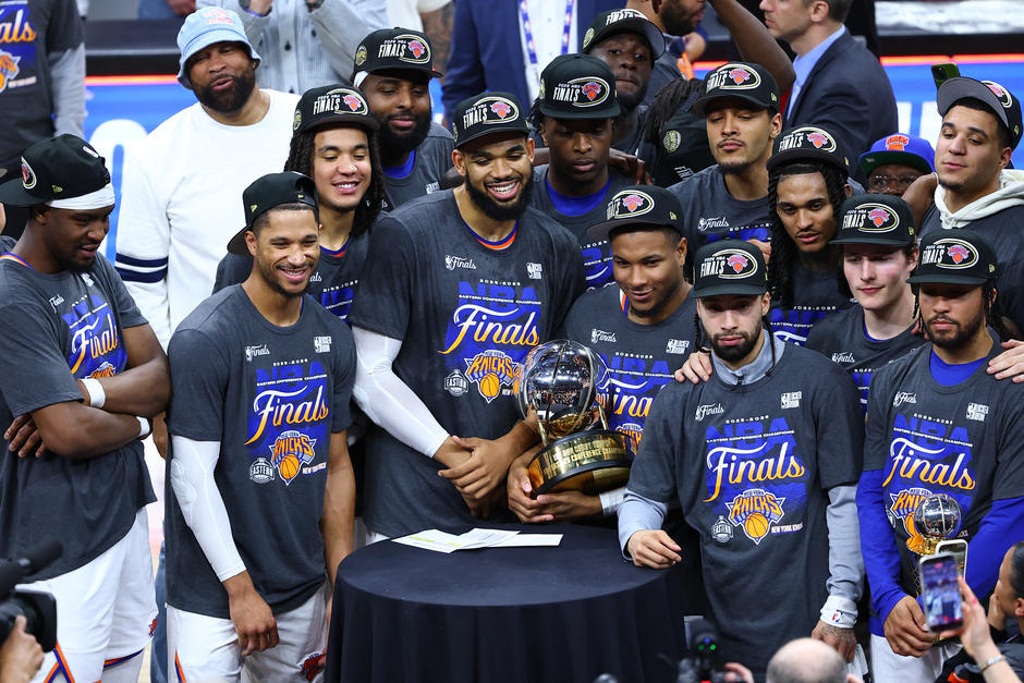 Los Knicks sellaron una noche inolvidable al conquistar el campeonato de conferencia. (Foto: AFP)
