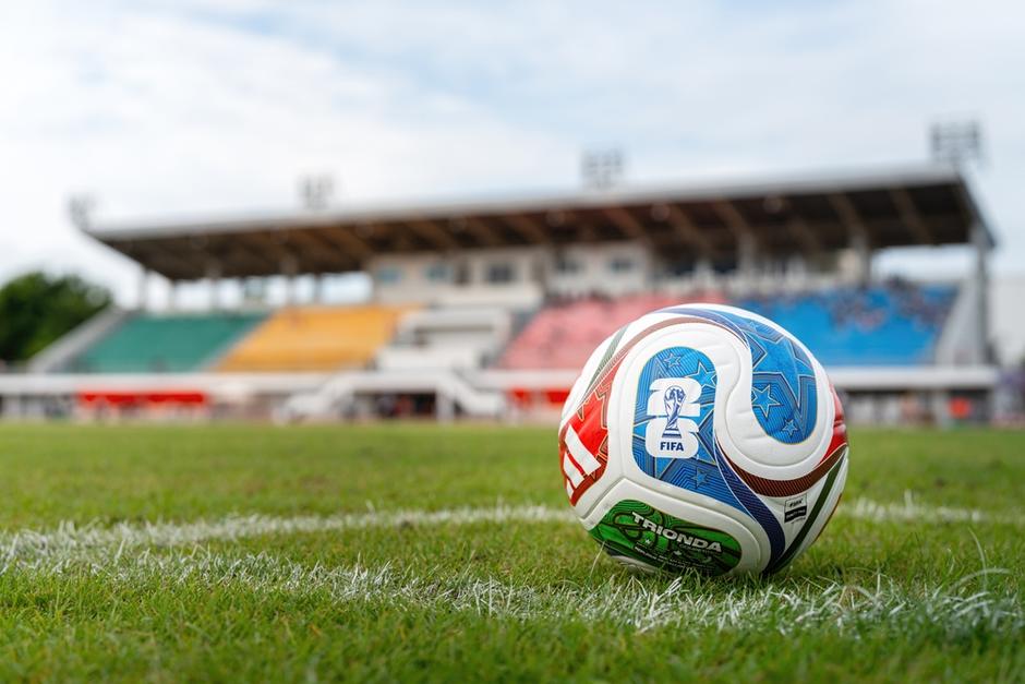 La iniciativa busca prevenir fraudes, contrabando y productos falsificados relacionados con el fútbol. (Foto ilustrativa: Shutterstock)