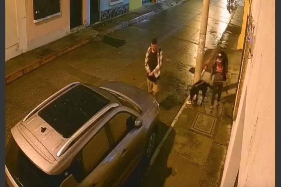 El robo fue captado por una cámara del sector. (Foto: captura de video)