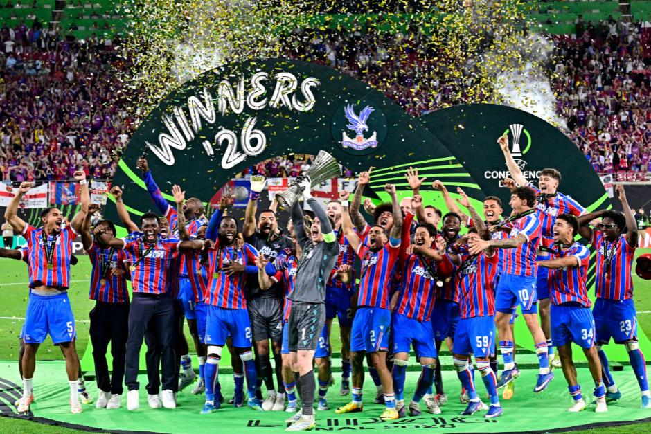 Las águilas alzaron su primer trofeo internacional, lo que les permitirá disputar la Europa League la próxima temporada. (Foto: AFP)