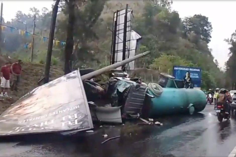 El fuerte accidente vial ha provocado congestionamiento en el bulevar sur de San Cristóbal. (Foto: Captura de video)
