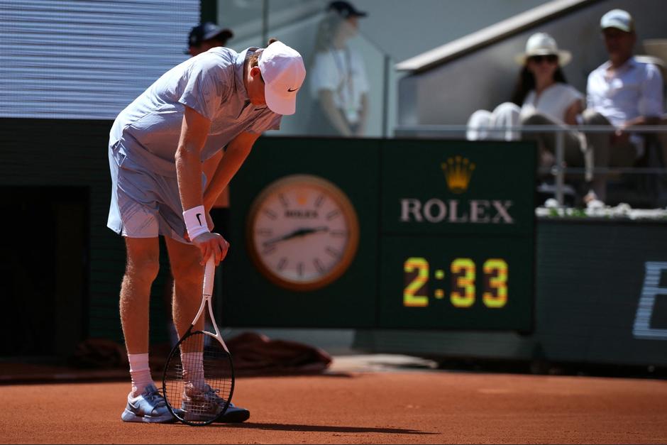 El italiano Jannik Sinner, durante el partido ante el argentino Juan Manuel Cerundolo en la quinta jornada del torneo de tenis Roland Garros. (Foto: AFP)