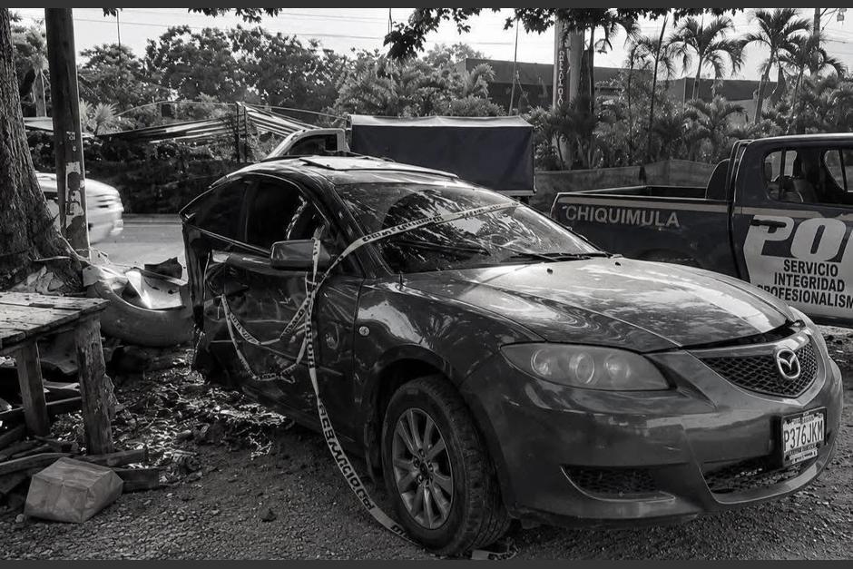 El auto del joven quedó destruido. (Foto: redes sociales)
