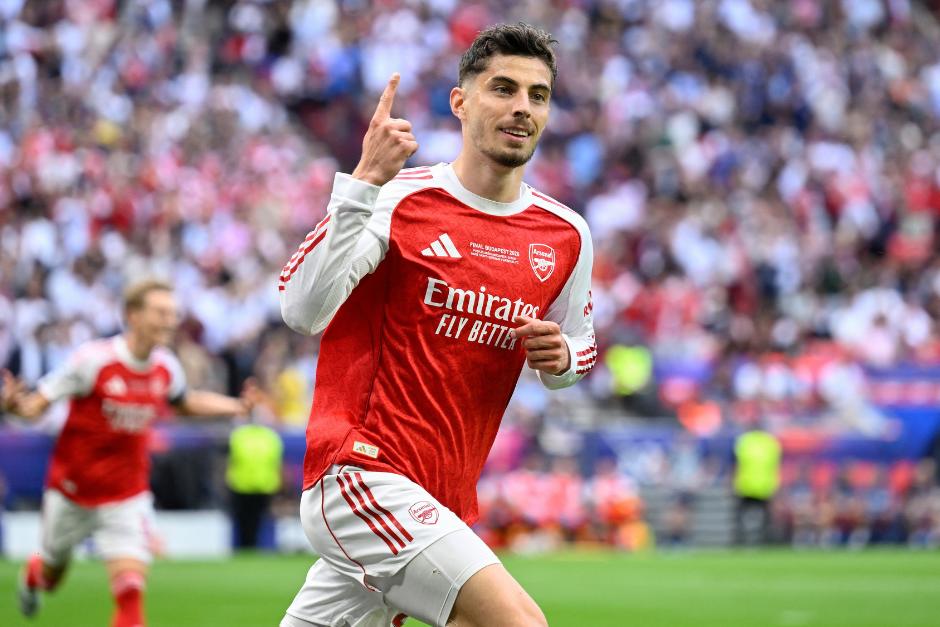 El delantero alemán marcó para el Chelsea en 2021 y ahora para el Arsenal, aunque solo pudo conquistar el título con los blues. (Foto: AFP)