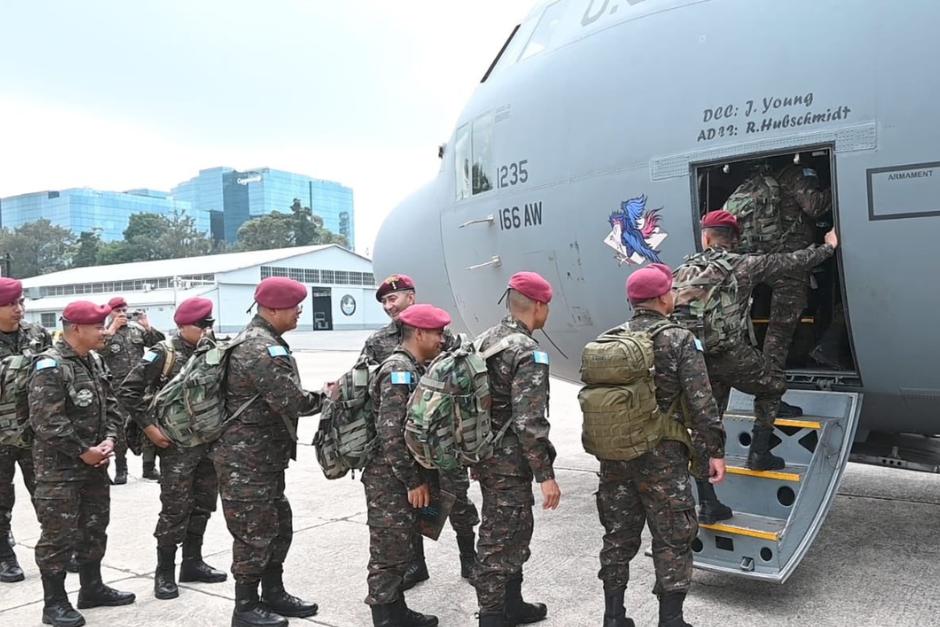 Salida desde la Fuerza Aérea de la tropa guatemalteca que será entrenada en el Joint Readiness Traininc Center, ubicado en Fort Polk, EE.UU. (Foto: Ejército de Guatemala/Soy502)
