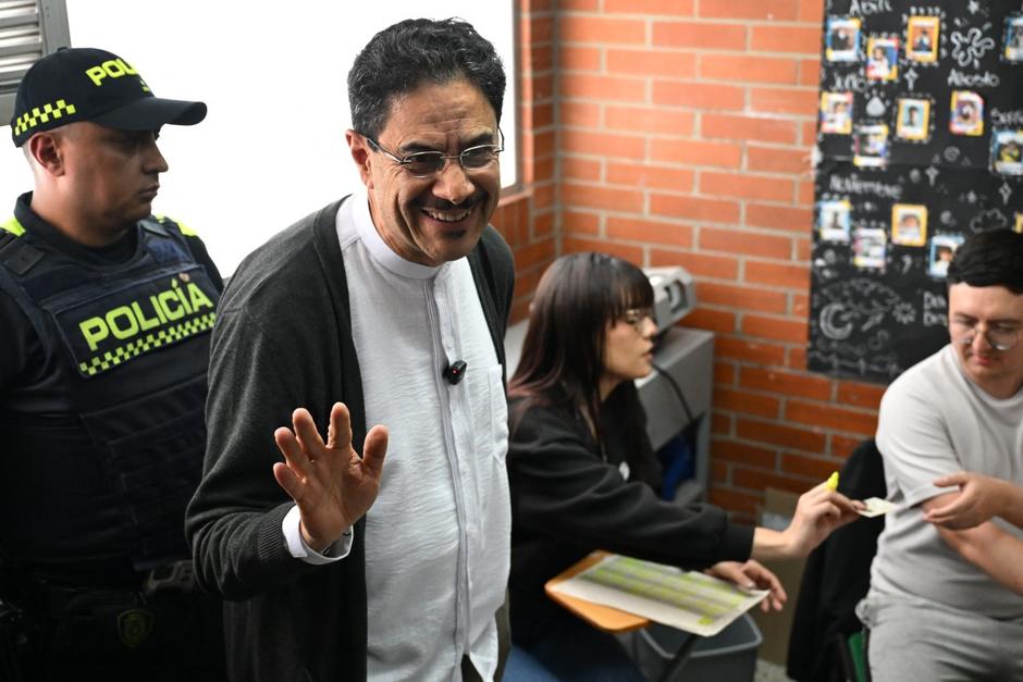 Iván Cepeda lidera la intención de voto. (Foto: AFP)