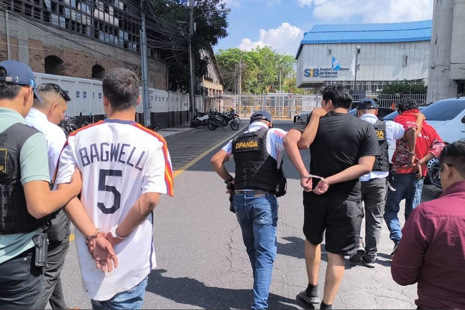Los detenidos fueron llevados a la Torre de Tribunales. (Foto: PNC / Soy502)