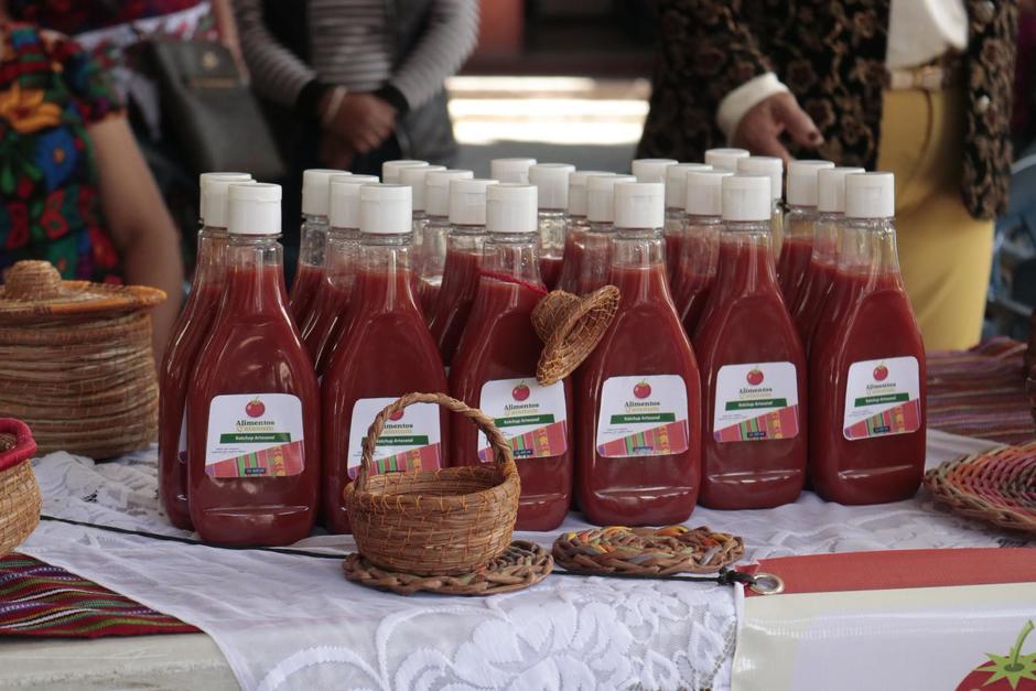 Productos de tomate Q'atanum, elaborados por mujeres emprendedoras de Aguacatán. (Foto: redes)