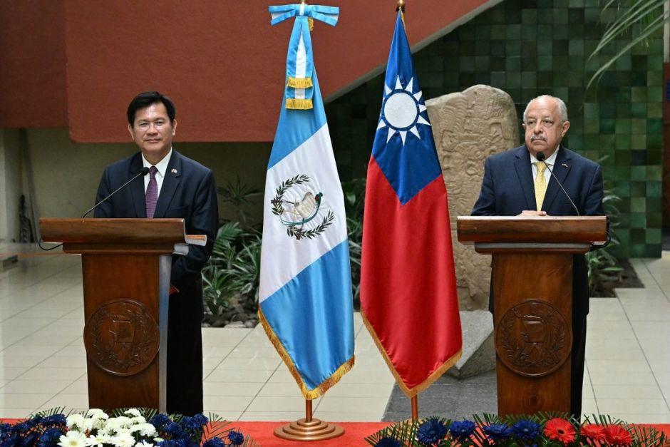 Empresarios de Taiwán exploran inversiones en inteligencia artificial (IA) y otras áreas tecnológicas en Guatemala. (Foto: AFP)