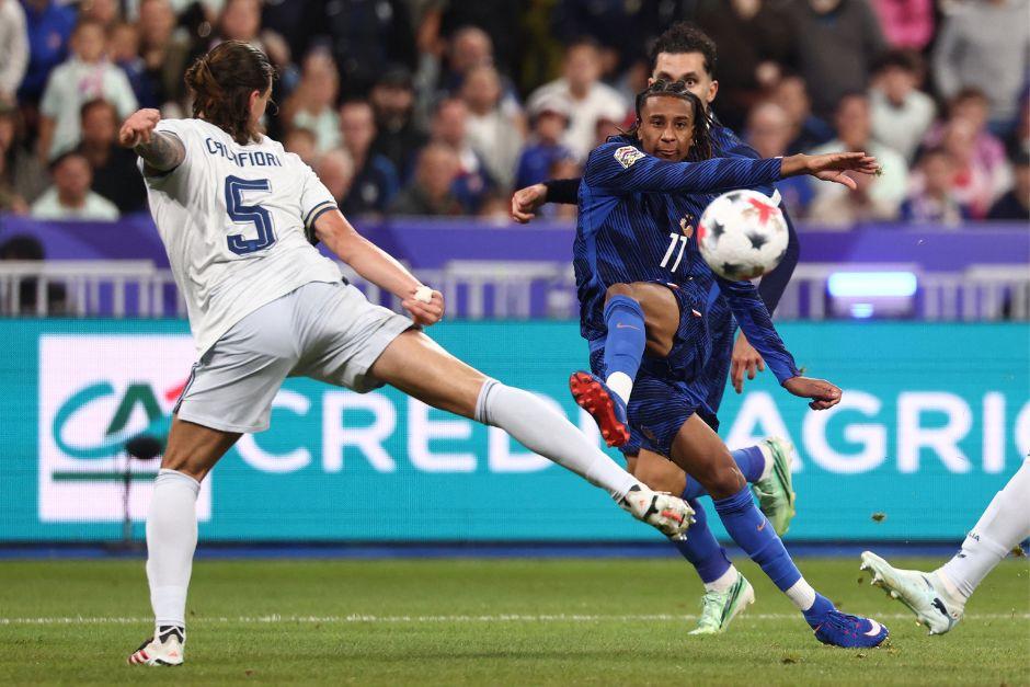 Michael Olise marcó un golazo para los galos, pero Italia respondió con el empate definitivo. (Foto: AFP)
