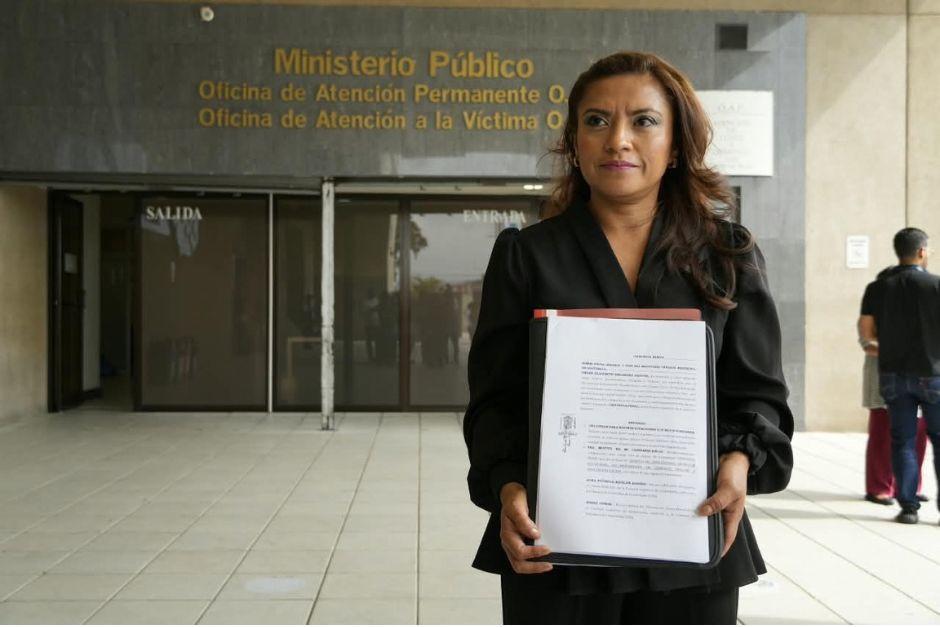 Hellen Meléndez Santos, representante de los usuarios no agremiados de la EPQ, presentó una denuncia penal contra tres funcionarios de la SAT vinculados con las operaciones portuarias. (Foto: Wilder López/Soy502)