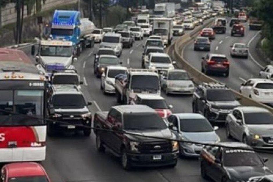 El tránsito se ha complicado este sábado. (Foto vía: PMT. Villa Nueva)