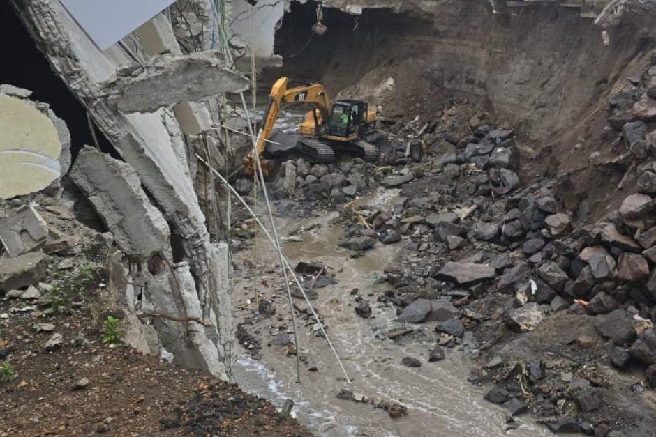 Aunque el nivel del agua ha descendido, persiste el riesgo de nuevas crecidas y de derrumbes en viviendas que quedaron parcialmente destruidas. (Foto: José Luis Pos/SOY502)