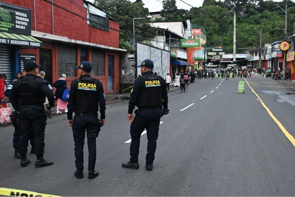 Conductores y peatones cuestionaron el paso de la patrulla. (Foto: José Luis Pos)