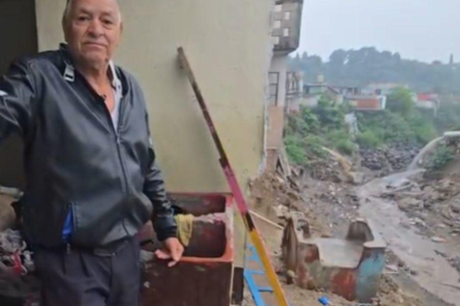 Varias personas continúan en sector pese al riesgo de nuevos desbordes del río. (Foto vía: captura de video)