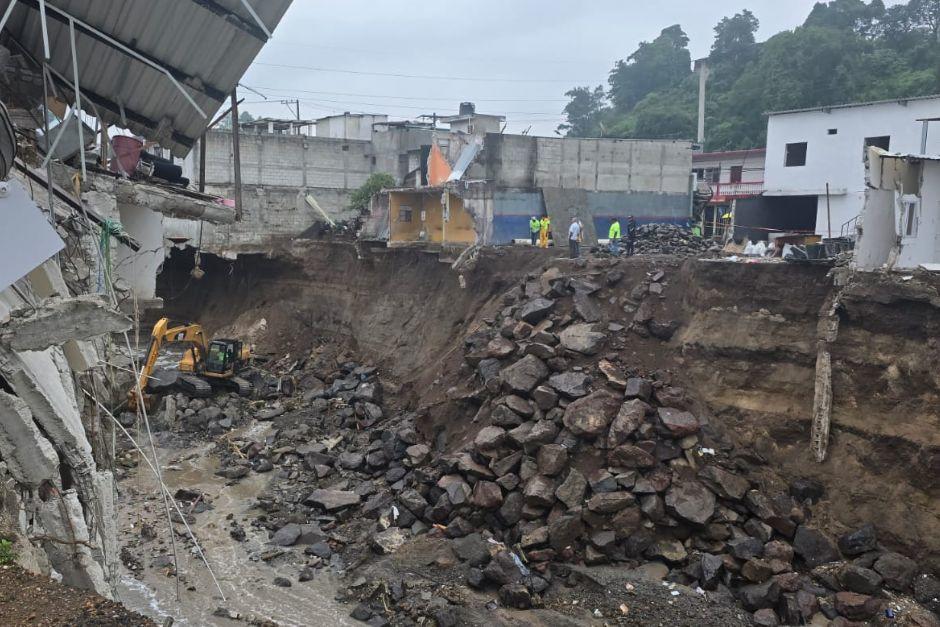 El hundimiento alcanza grandes dimensiones y afecta el sector de Villa Hermosa. (Foto: José Luis Pos/SOY502)