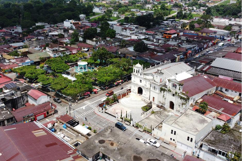 Edificaciones modernas y de antaño convergen en el centro Champel. (Foto: Ángel Revolorio)
