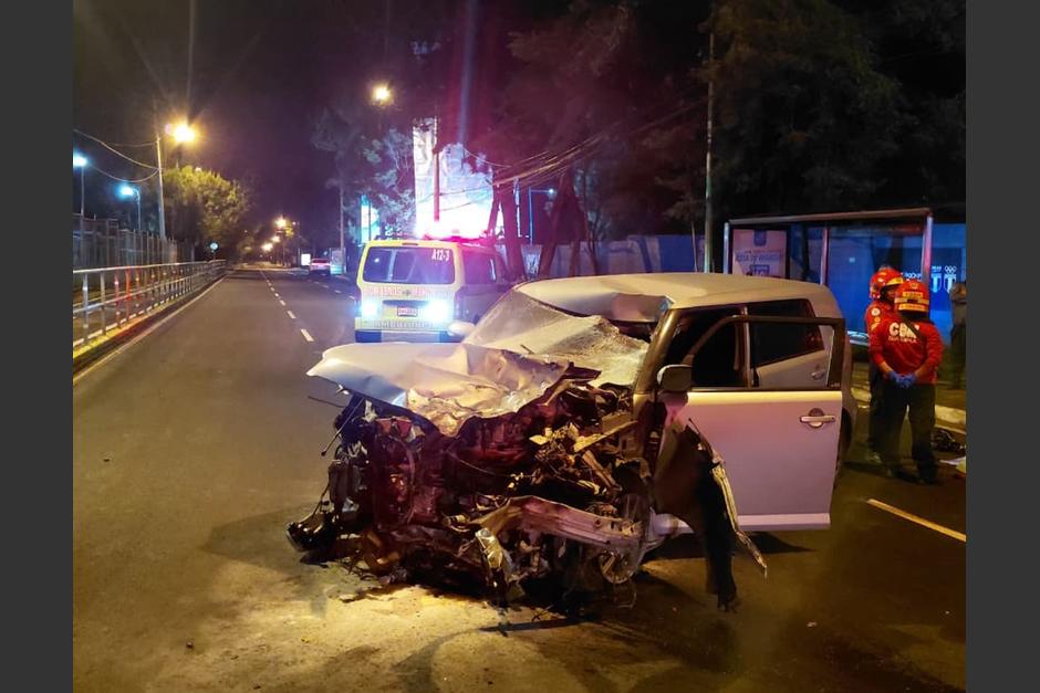 Dos personas murieron en un percance vial ocurrido la madrugada de este lunes en Vista Hermosa, zona 15. (Foto: Bomberos Municipales)