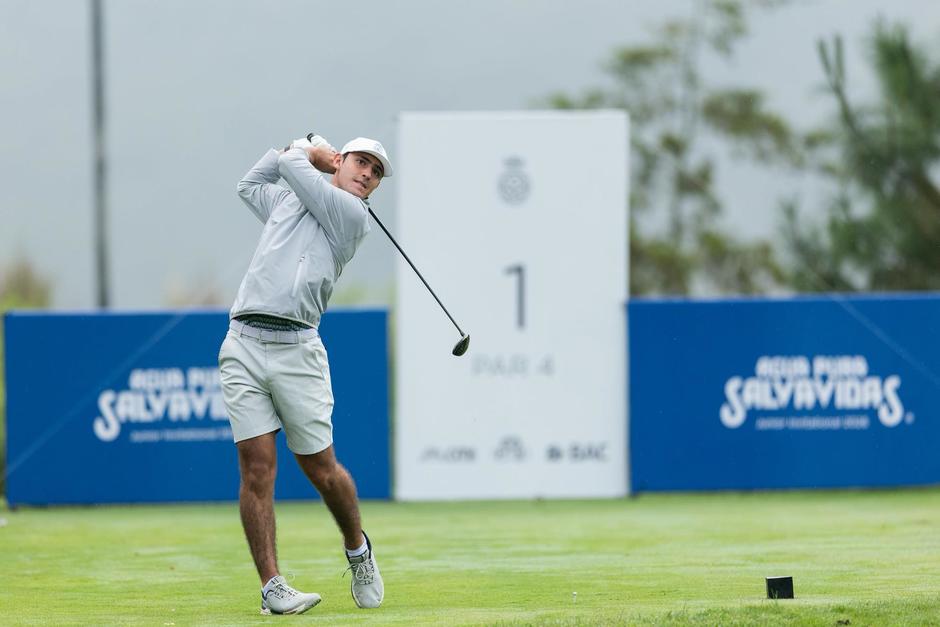 Alexander Rubín sacó lo mejor de su juego, y se llevó el título del Junior Invitational 2026, en la categoría de 15 a 18 años. (Foto: Asogolf)