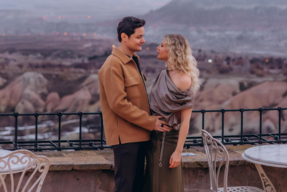 Arturo Castro anunció la noticia en sus redes sociales con tiernas fotografías. (Foto: Instagram)