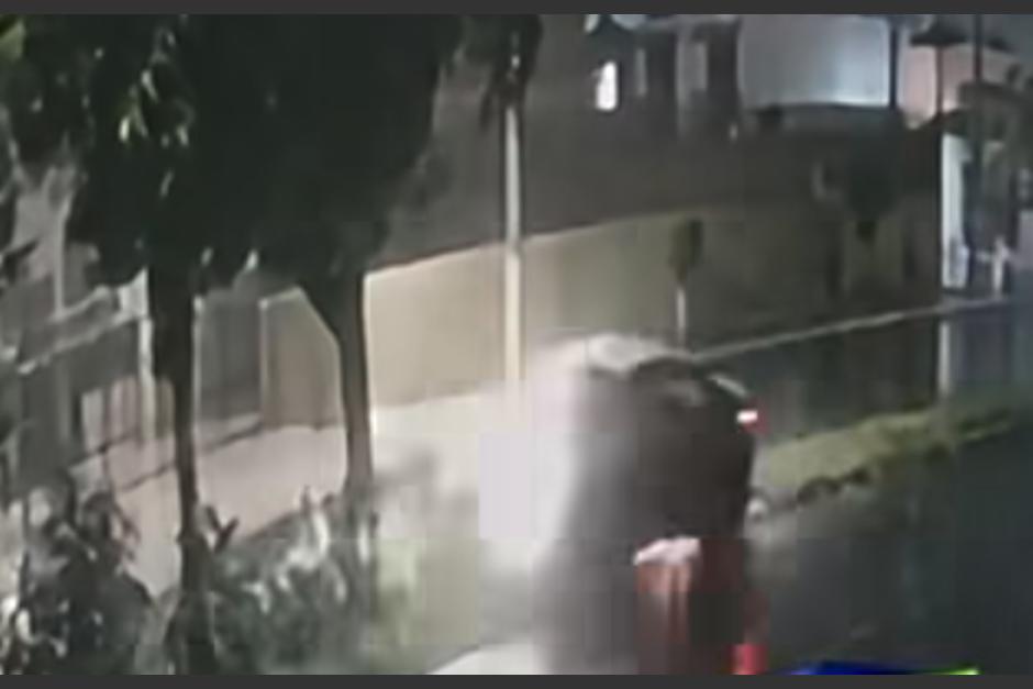 El accidente fue captado por una de las cámaras del sector. (Foto: captura de video)