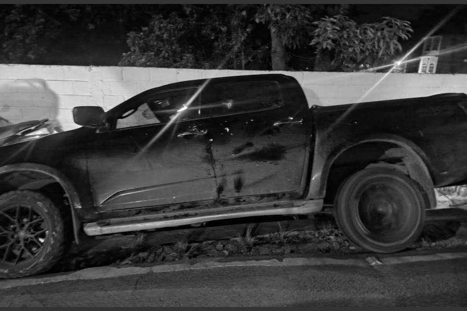El auto del artista quedó encunetado a un costado de la calle. (Foto: redes sociales)