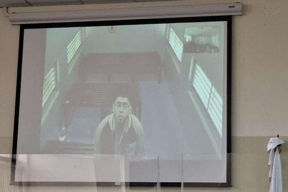 En su declaración ante el Tribunal de Mayor Riesgo A, Kevin Geovanni Castellanos Rosales, primer pandillero señalado del delito de terrorismo, negó su participación en los ataques a agentes de la PNC. (Foto: Cortesía/Soy502)