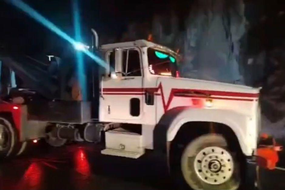 La PMT de Villa Nueva informó que el tráiler empotrado ya fue retirado de la vía pública. (Foto: PMT Villa Nueva)