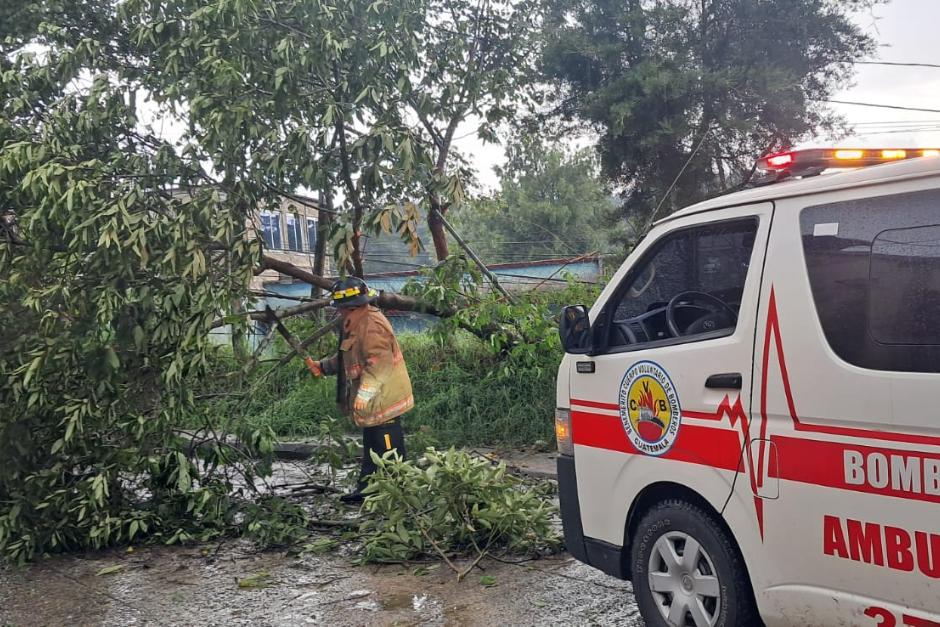 Las emergencias se reportaron debido a las fuertes lluvias registradas esta tarde. (Foto: Bomberos Voluntarios)