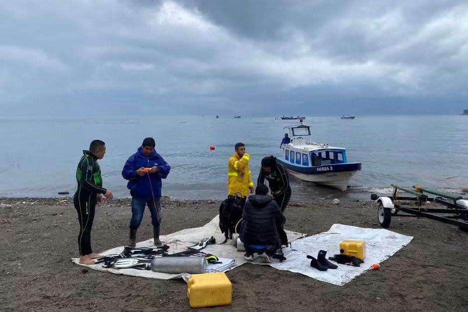 Bomberos continúan buscando a dos hombres desaparecidos. (Foto: CVB)