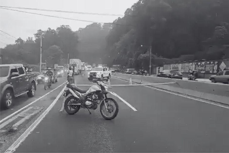 Un motorista murió tras sufrir un accidente de tránsito en la ruta al Pacífico. (Foto: Captura de video de PMT de Villa Nueva)