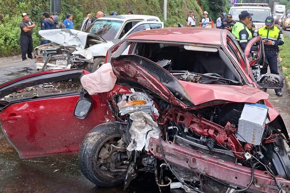 El accidente causó el cierre vial de la ruta. (Foto vía: Bomberos Voluntarios)