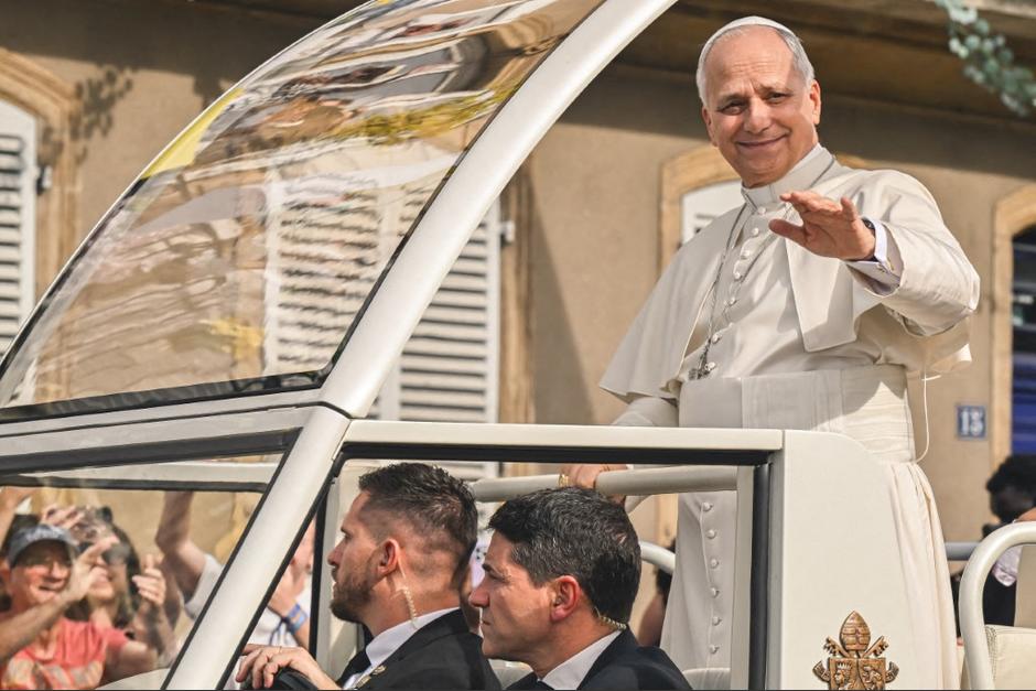 El Sumo Pontífice será intervenido en un hospital de Roma. (Foto: AFP)