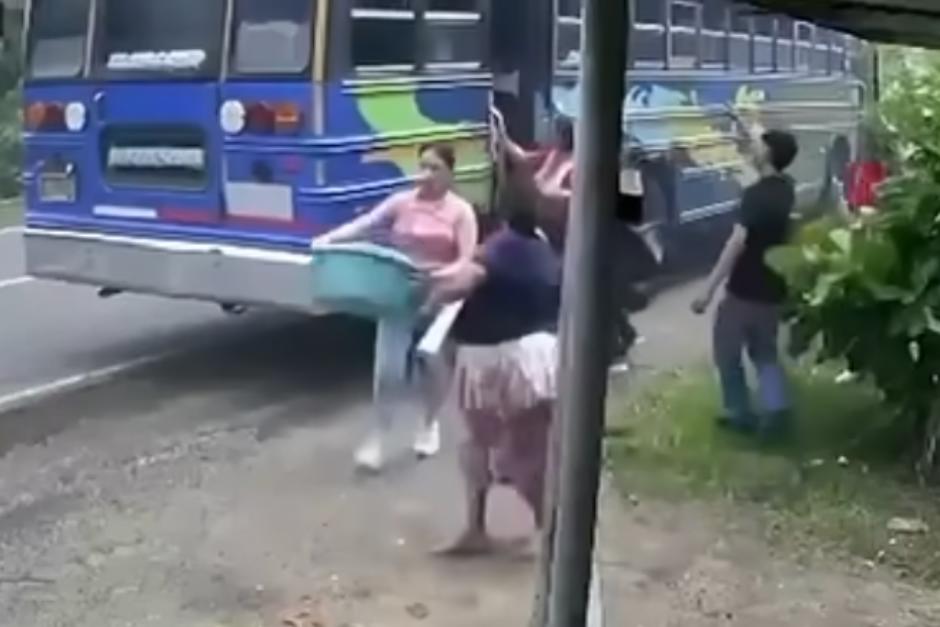 Medios locales indicaron que solo se reportaron daños materiales. (Foto: Captura de video)