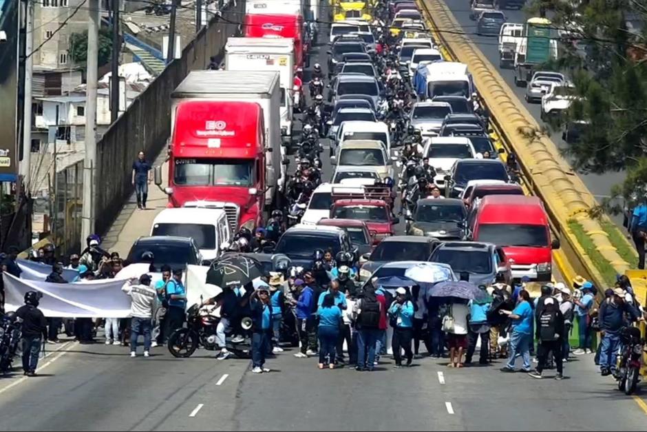 La Cámara de Comercio de Guatemala exigió a las autoridades intervenir ante los bloqueos registrados en distintas carreteras del país. (Foto: Muni Guate / Soy502)