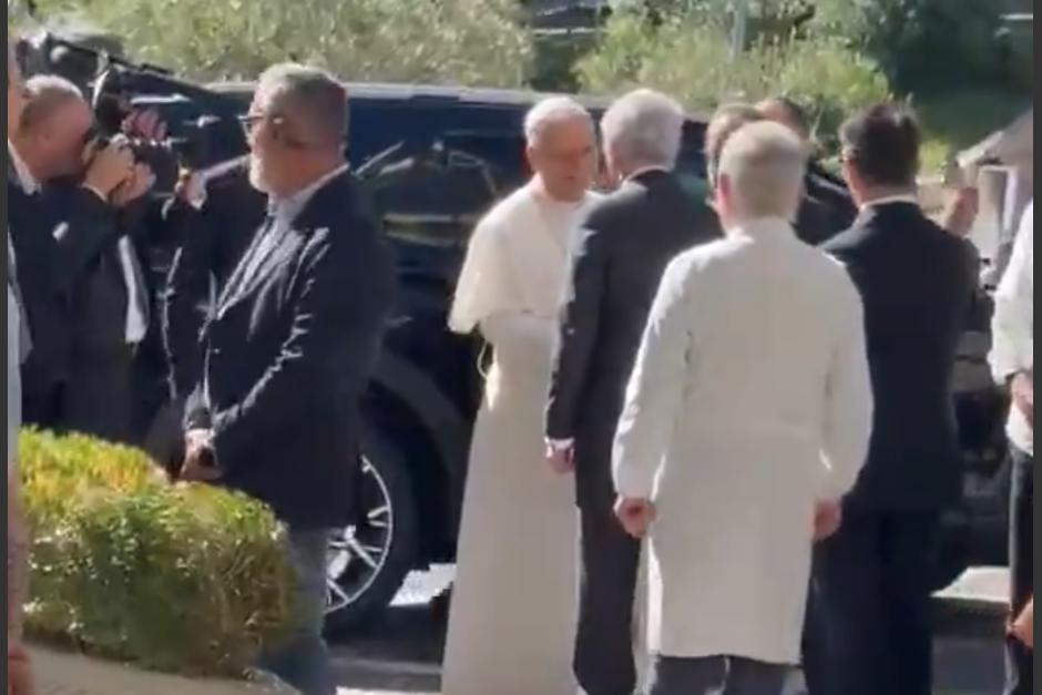 El papa arribó al hospital de Roma este martes. (Foto: captura de video)