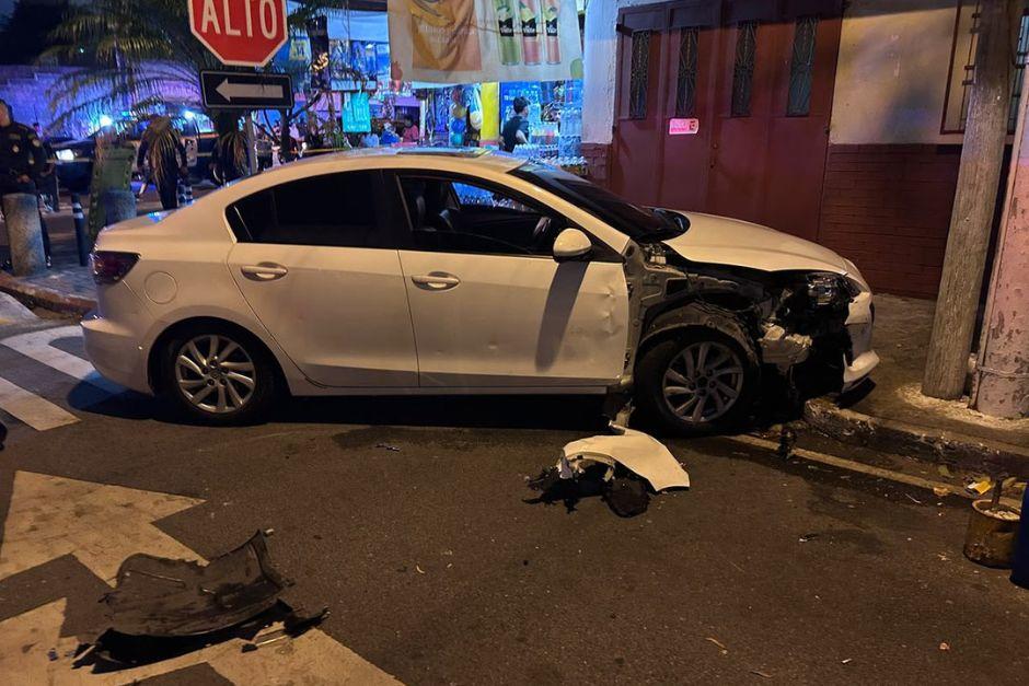 Un hombre de 18 años murió luego de que el vehículo chocara contra un poste. (Foto: PNC)