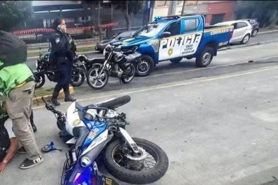 La patrulla embistió a una motocicleta de la PNC. (Foto: RRSS)