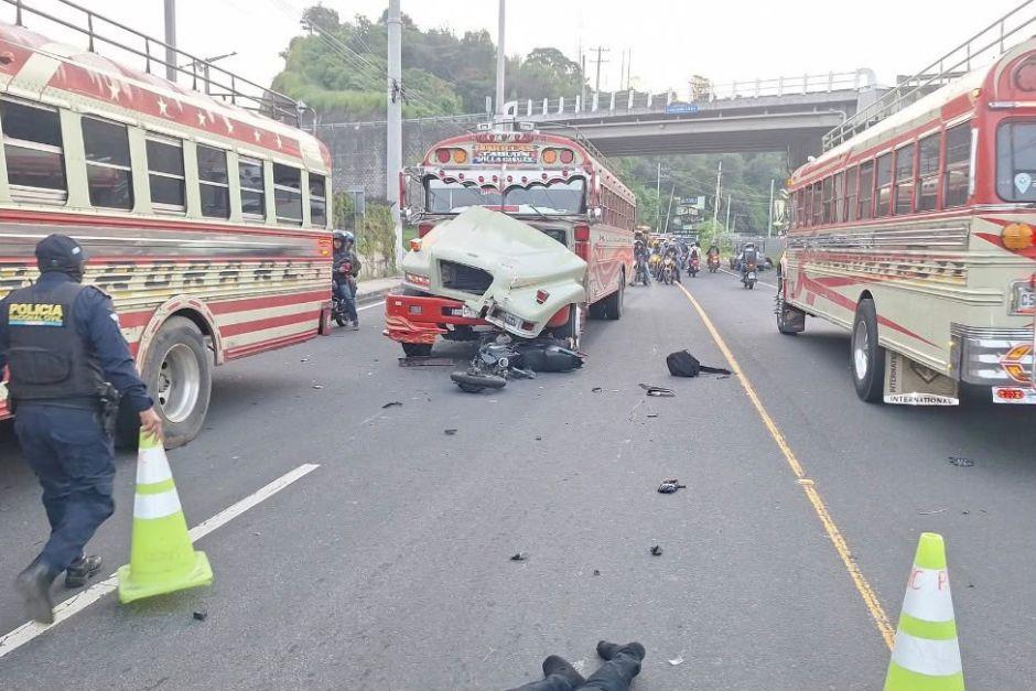 El paso permanecerá cerrado mientras se realizan las diligencias por el accidente. (Foto: Redes sociales)