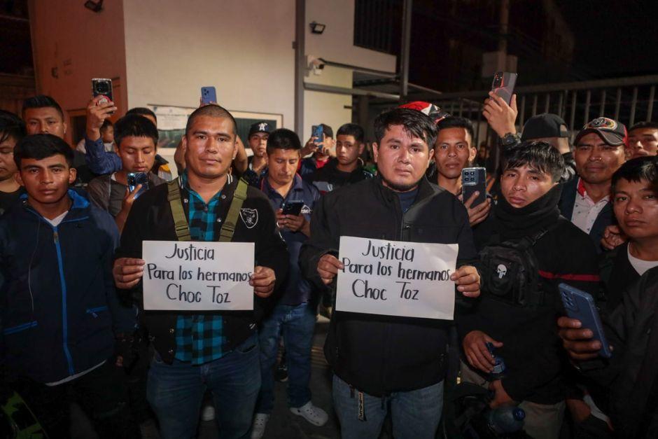 Repartidores de pedidos por aplicación reclaman justicia por la implicación de los hermanos Choc en el crimen contra Foppa. (Foto: Oscar Rivas)