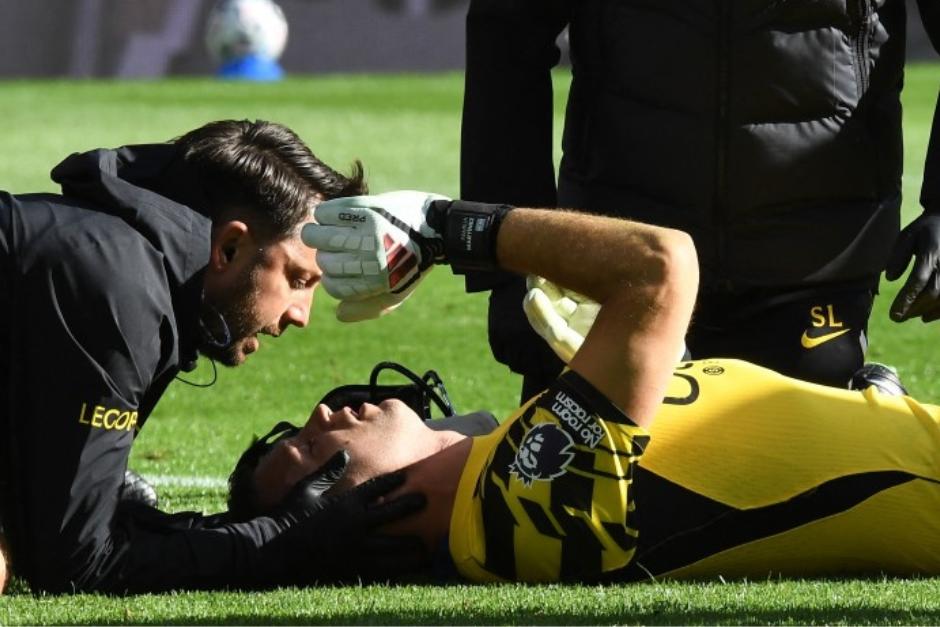Martínez provocó el susto de los aficionados luego de quedarse tirado en la cancha. (Foto: AFP)