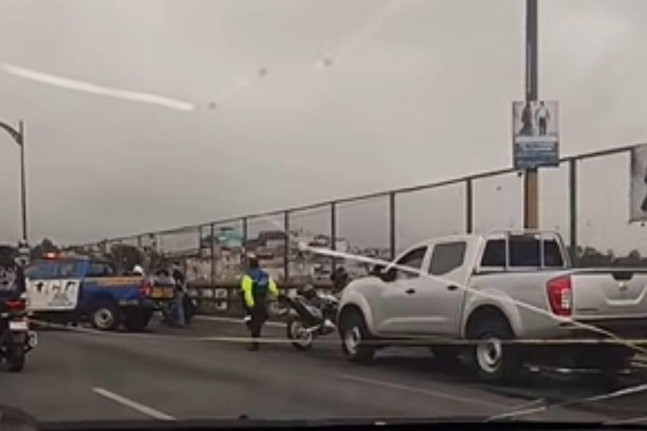 Un carril con dirección al Centro Histórico permanece bloqueado. (Foto vía: captura de video) 