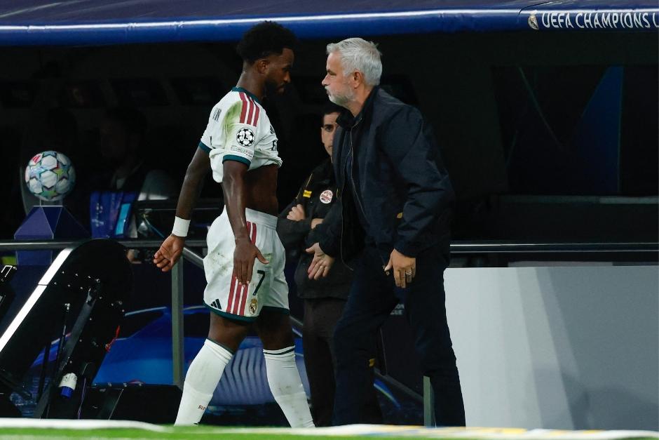 El técnico portugués alabó el partido que hizo Vinicius, a pesar de que salió de cambio. (Foto: AFP)