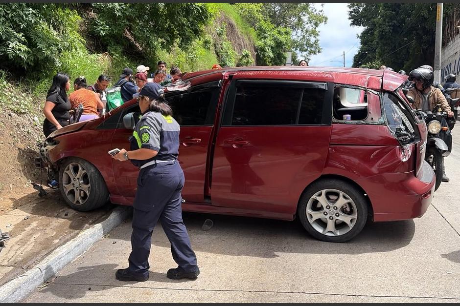 La persona herida fue llevada a un centro asistencial. (Foto: Tránsito Mixco)