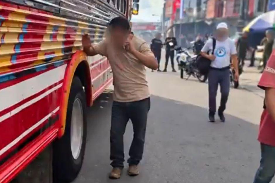 PMT detectó al bus circulando en zigzag en zona 7, sobre la calzada Roosevelt. (Foto: PMT Guatemala)