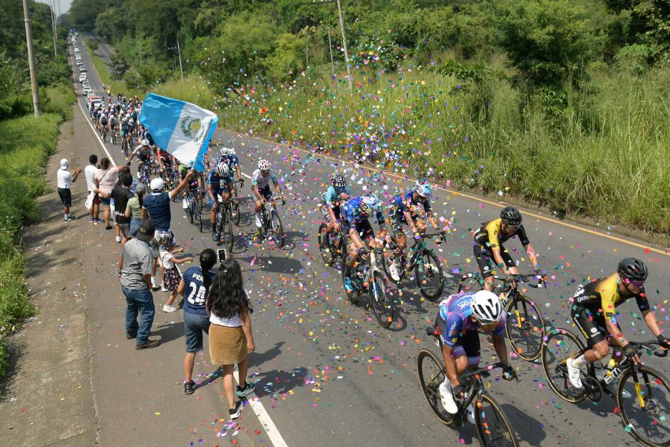 Las carreteras volverán a brillar con el paso de la caravana multicolor, como cada año. (Foto: Archivo)