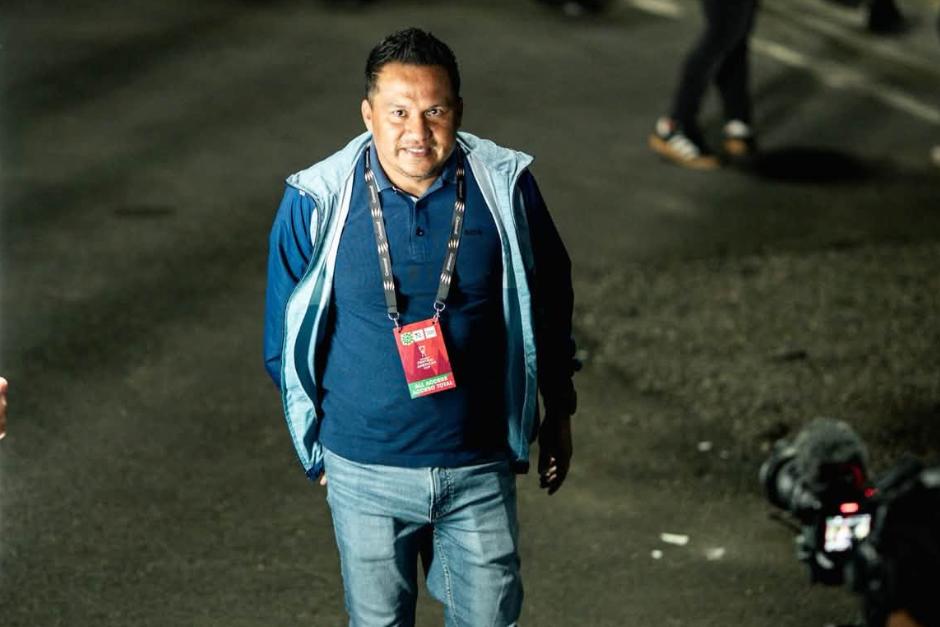 El técnico guatemalteco Amarini Villatoro a su llegada al estadio Fello Meza. (Foto: Cartaginés)